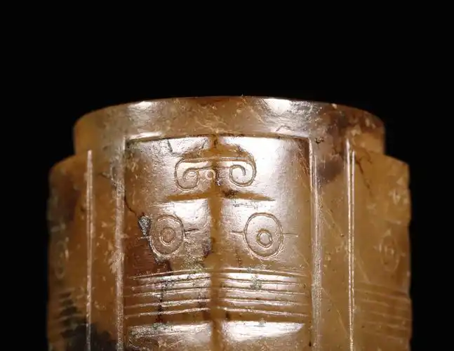 商代兽面纹玉琮