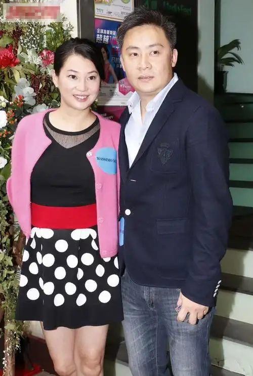 带着两子嫁入豪门的她,为稳固家中地位的她多次忍气吞声