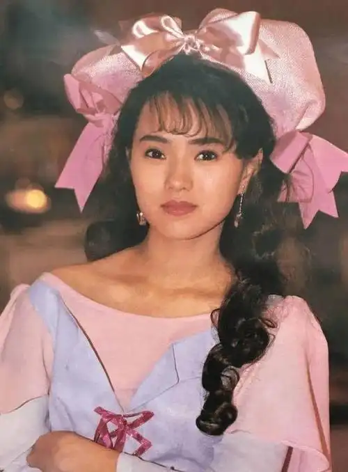 回顾伊能静与庾澄庆离婚后嫁小10岁秦昊48岁高龄产子幸福