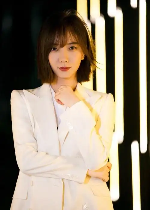 王珞丹长发的样子有点让人失望显得天庭太饱满少了点美感