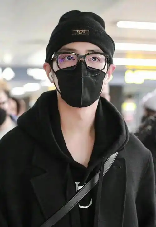 发现了古驰和托德斯都很爱肖战,各种全套往肖战身上套就对了_网易订阅