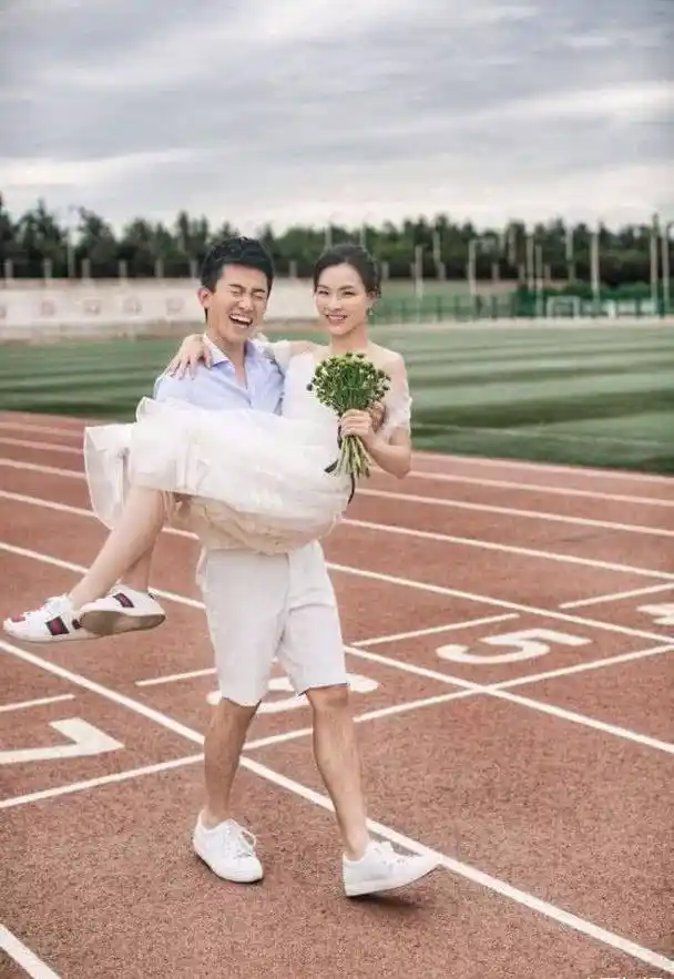 笑得好美被老公偷拍,不嫁豪门幸福不输郭晶晶伏明霞_张效诚_跳水_退役