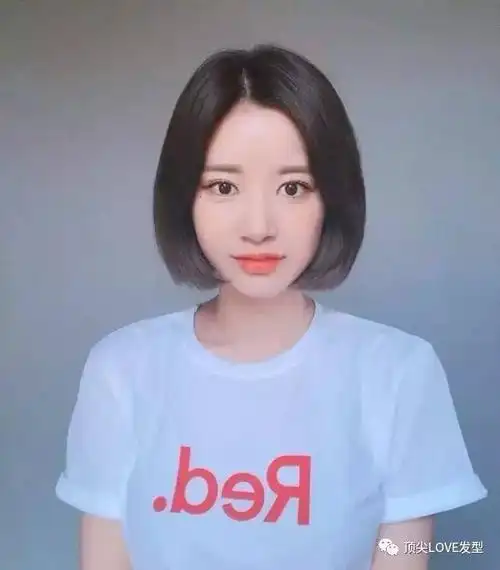 发尾内扣,这样的发型美的不可方物,或中分,或刘海,轻松搭配怎么都漂亮