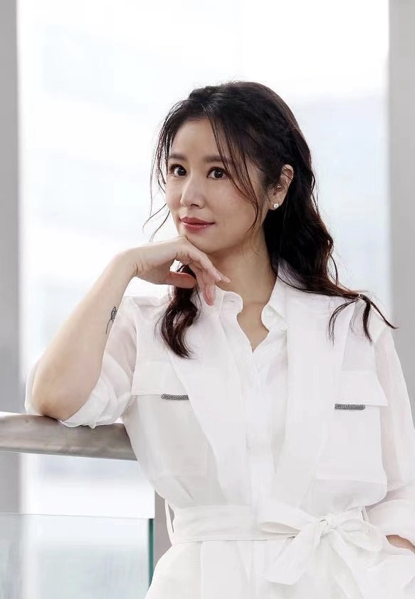 林心如新照老态毕露自曝工作到心脏衰竭霍建华带娃2年没戏拍