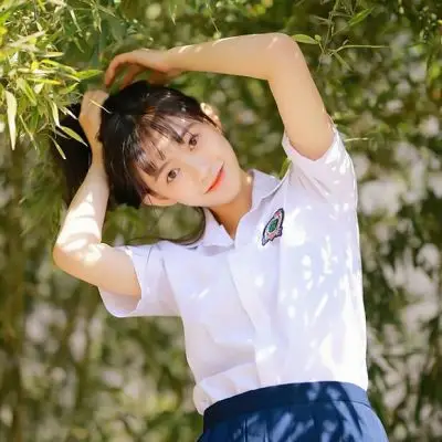 穿校服的清纯学妹头像