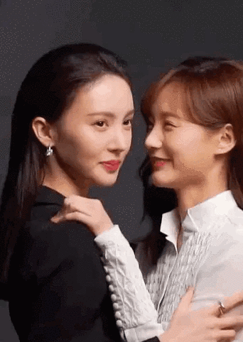 金晨晒与李一桐合照