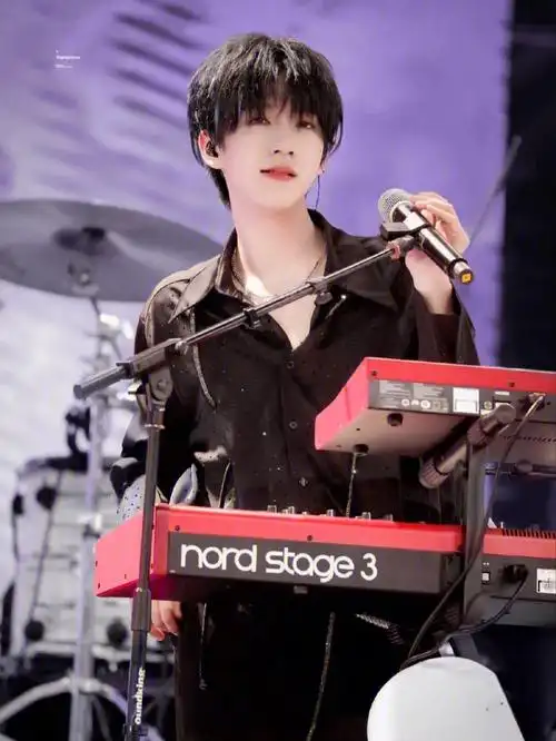 贺峻霖优质图片