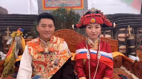 藏族歌手 的婚礼,祝二位 新婚快乐 ,扎西德勒!