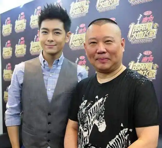 不老男神林志颖也老了,满头白发加上满脸皱纹,像极了小老头!