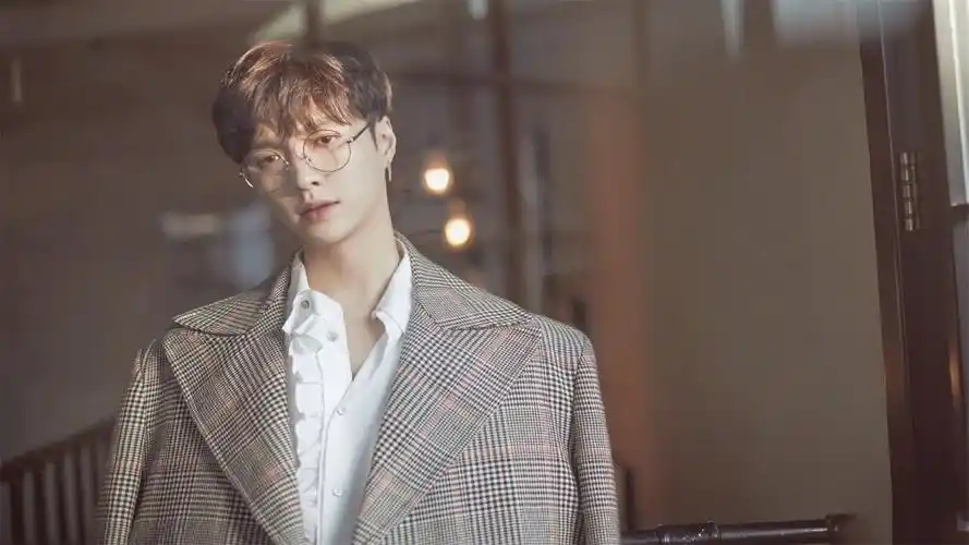 张艺兴帅气写真高清桌面壁纸