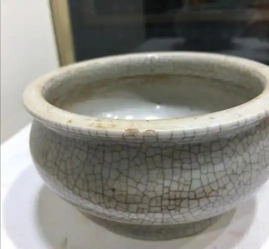 瓷器鉴赏哥釉的开片一定有深浅变化