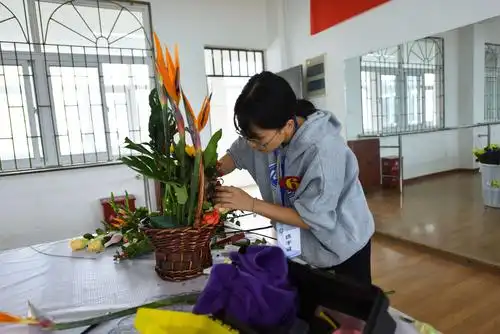 艺术插花比赛进行中