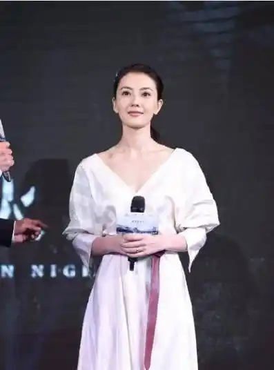 高圆圆否认被贾静雯预告怀孕却又被新搭档梁家辉当众催生