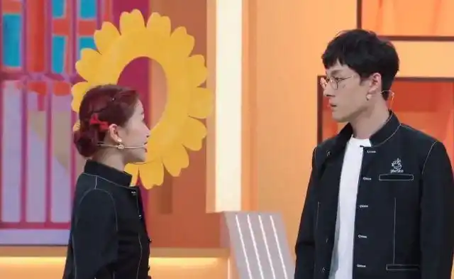 导演告诉大家:《非日常派对》是一档中小型打匹配类综艺节目,何老师