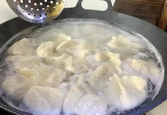 煮饺子冷水下锅还是开水下锅一次性解决煮饺子所有问题快收藏
