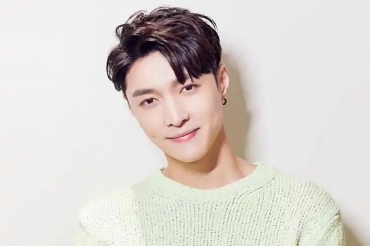 张艺兴在音乐领域有很高的知名度,演艺生涯只能说是他的兴趣爱好,参加