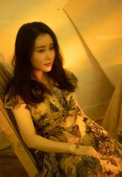 舒畅近照曝光模样大变,脸部僵硬硅胶感十足,意外"撞脸"蔡明?