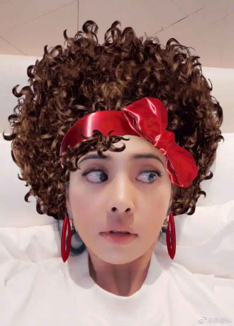 组图:蔡依林微博刷屏晒自拍 卖萌耍酷少女心满满_高清图集_新浪网