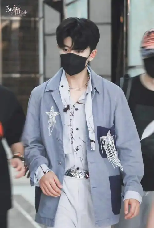 957815660101#任嘉伦#  口罩一戴,嘉人最爱99