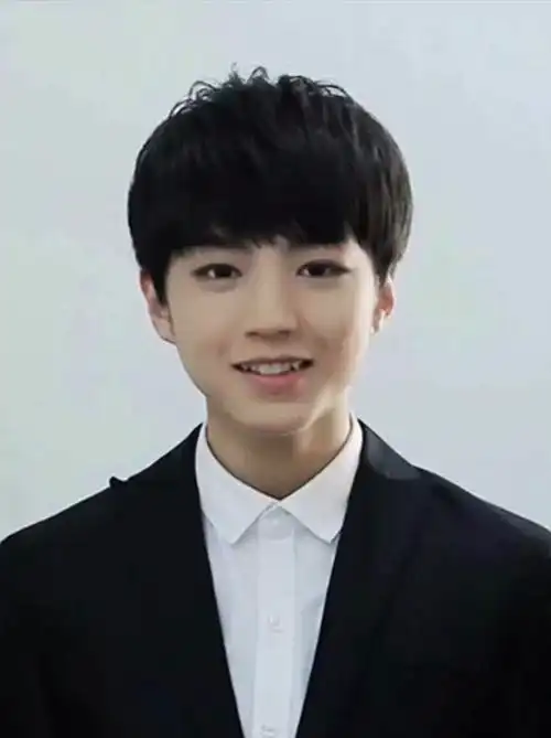 王俊凯证件照——太帅了吧 - 知乎