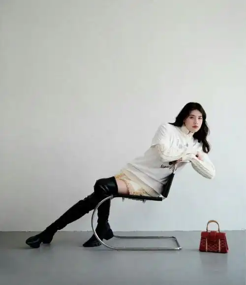 生活中的体育明星张雨霏,长腿宽肩,性感身材.笑容非常有感染力