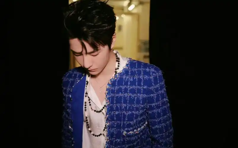 王一博近日一身香奈儿套装参加《这就是街舞5》录制_高清图集_新浪网