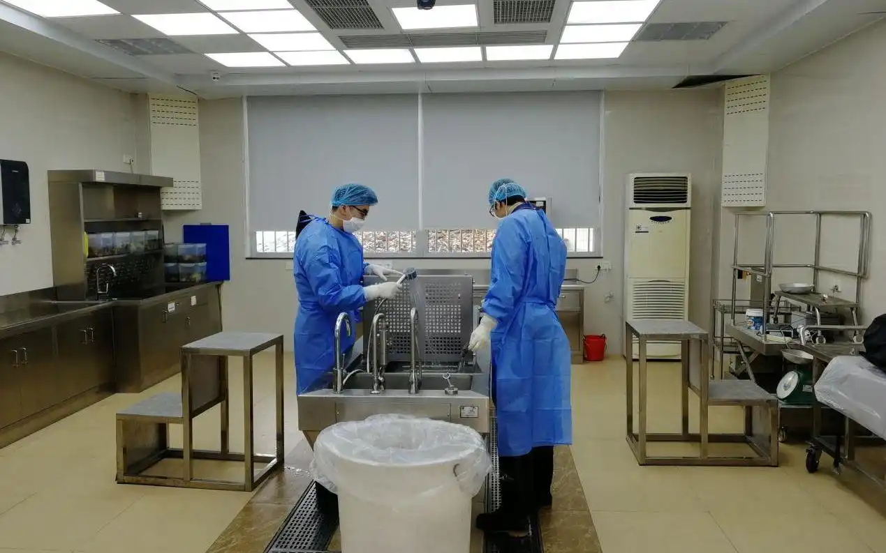 真实的法医工作现场,作者供图.真实的法医工作环境,作者供图.