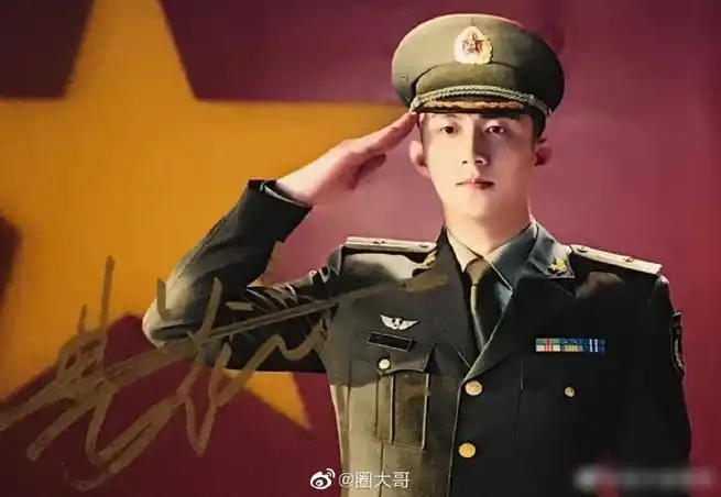 黄景瑜把军装焊在身上吧