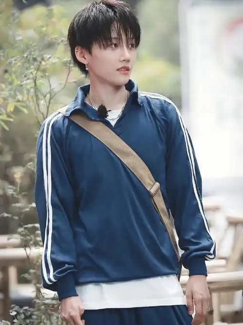 刘雨昕转场运动风成都230921