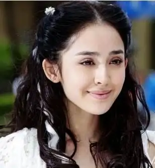 古力娜扎.刘亦菲的对比哭图