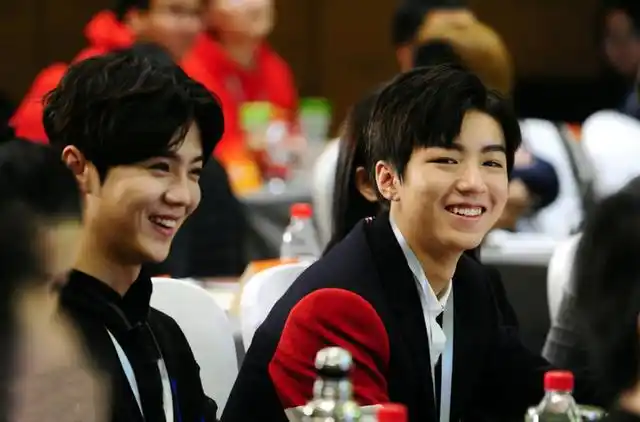 鹿晗王俊凯同框做了次"同学"