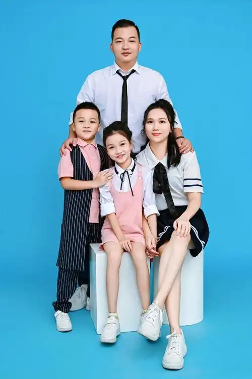 一家四口 #儿女双全此生足矣 你和我变成了我们,到现在一家 - 兑趑