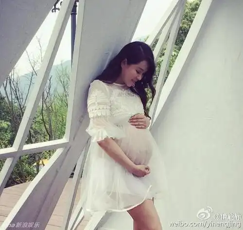 5月19日,伊能静发表长微博,称预产期将至,脚肿的厉害,穿鞋都紧绷,也