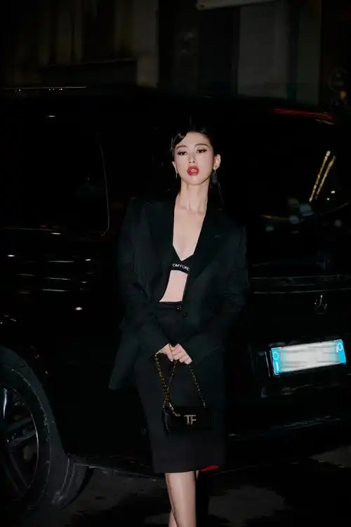 hello时装周##朱珠看秀眼神霸总感