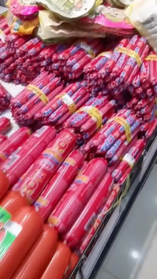 不要再买超市带捆的火腿肠了,里面有猫腻