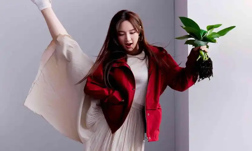 uniqlo 携手乘风破浪的姐姐,出彩风格不设限 王霏霏,郁可唯,孟佳,李斯