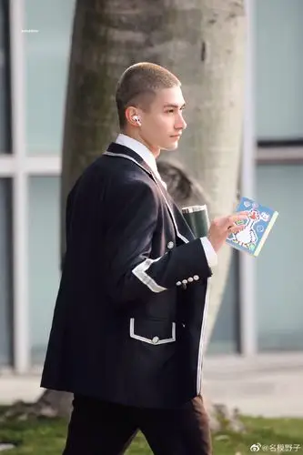 我发现我get不到米卡是因为他嘴巴上的痣╱真的只有.