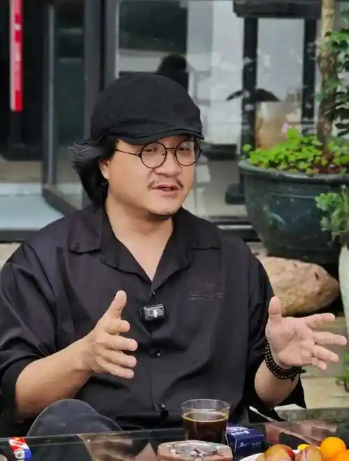 2024广东国际艺术周一一论自我自画像国际当代艺术家语义图像