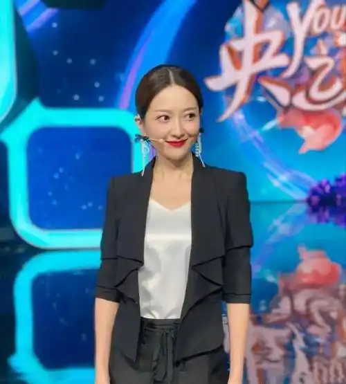 财经一姐谢颖颖,颜值依旧,完全看不出年龄,果然是岁月的宠儿_福建省