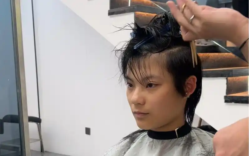 带狼尾的微风碎盖女生短发也可以很帅呀!