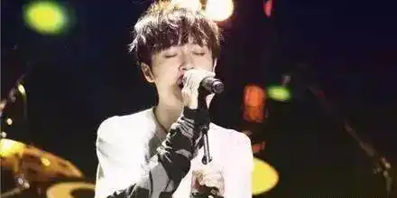 遭家暴,被骂人妖,34岁拿遍金曲奖,坎坷吴青峰:别带着恨生活_飞鱼_父亲