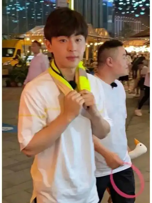 邓伦生图真的是绝绝子