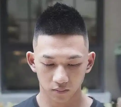 夏天千万别剪圆寸头选择这几款发型更帅更有型更适合你