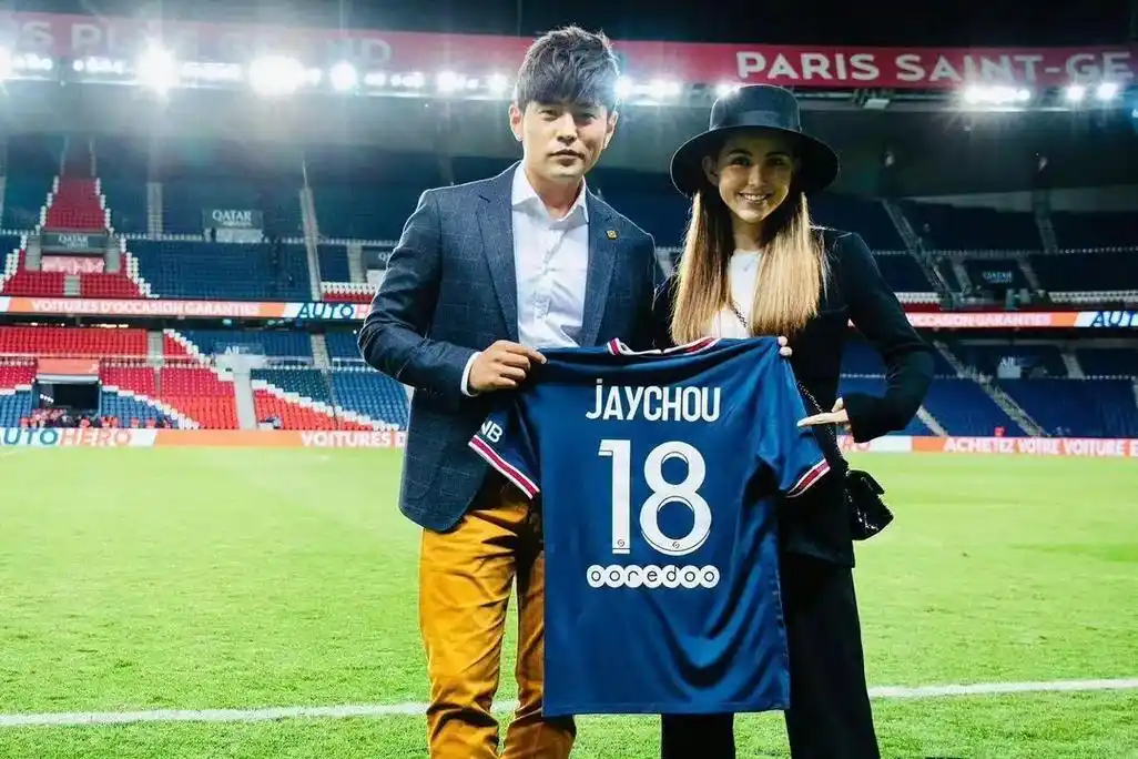 周杰伦昆凌.21年9月20巴黎圣日耳曼观看比赛 #周杰伦 # - 抖音