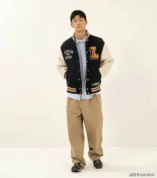 一,选择合适的夹克款式春季是时尚界的新起点,男士夹克作为春季必备