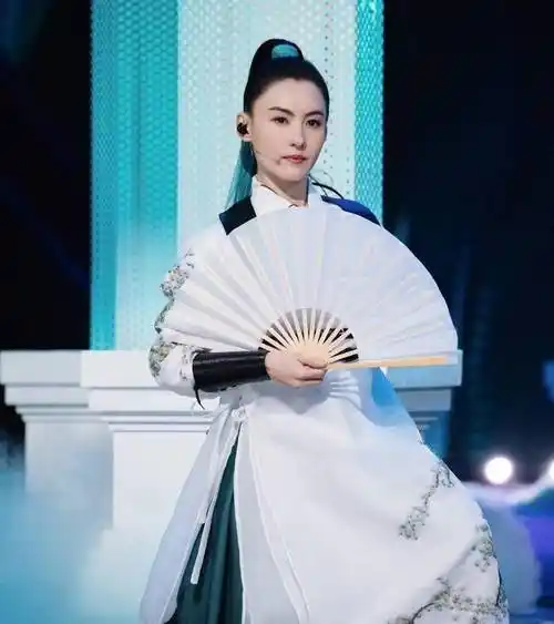 张柏芝时隔多年再穿古装,二公造型梦回《河东狮吼》,颜值好惊艳_节目