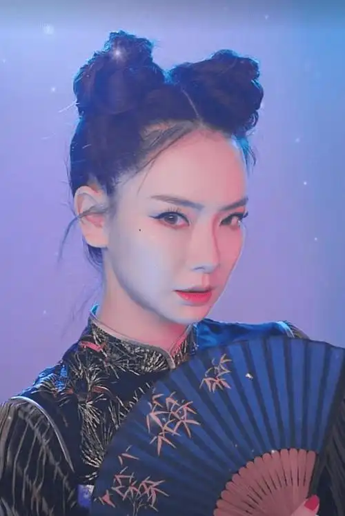 游玩偶遇戚薇,女儿身高是亮点,三人画面超温馨_lucky_网友_照片