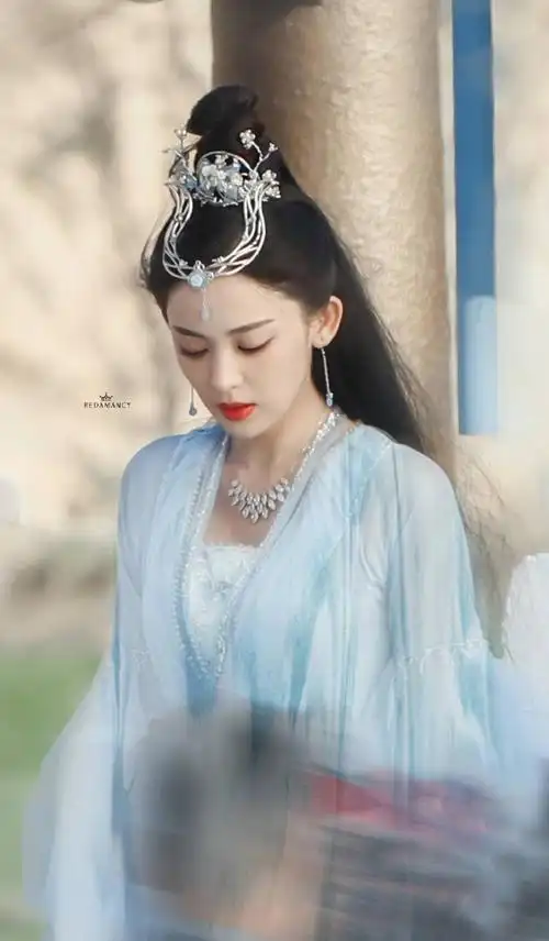 古力娜扎新剧路透仙气十足多套造型曝光