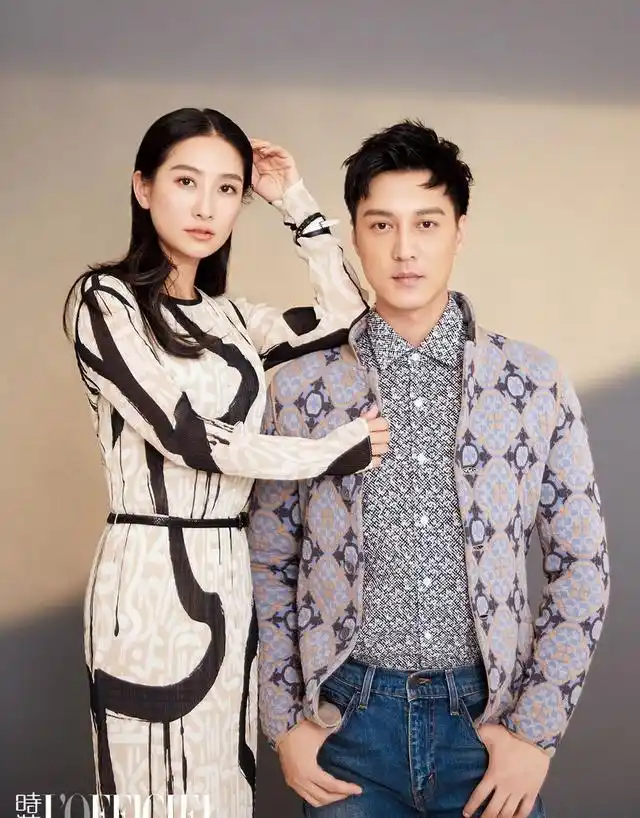 日前,陶昕然和老公何建泽一起为时尚杂志拍摄了一组时尚写真.