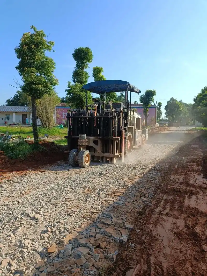 水泥路面碎石化 #专业碎石化 多锤头破碎机是对水泥混凝土路 - 抖音